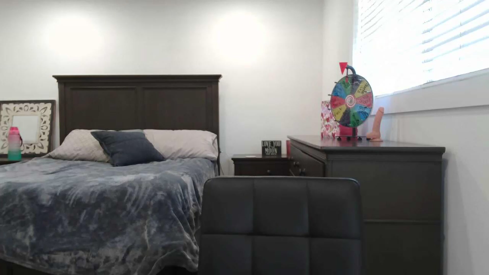 Gallery image thumbnail from blondmilf92's myfreecams stream on, 03/01/2023, 21:33 image 17 of 20