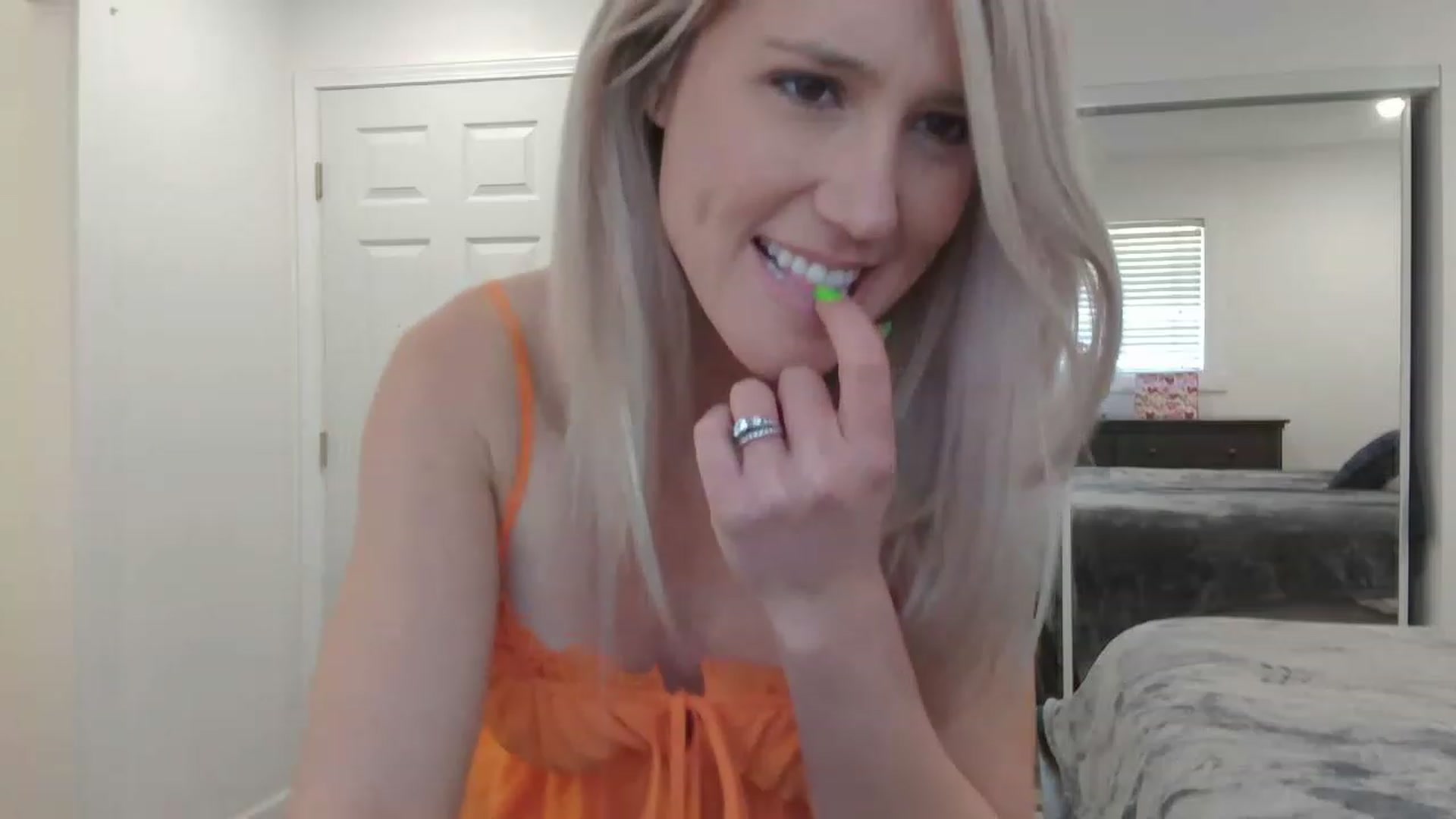 Gallery image thumbnail from blondmilf92's myfreecams stream on, 03/01/2023, 21:33 image 6 of 20