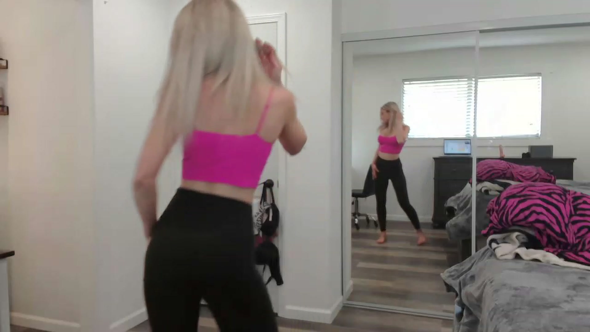 Gallery image thumbnail from blondmilf92's myfreecams stream on, 03/05/2023, 24:22 image 14 of 20