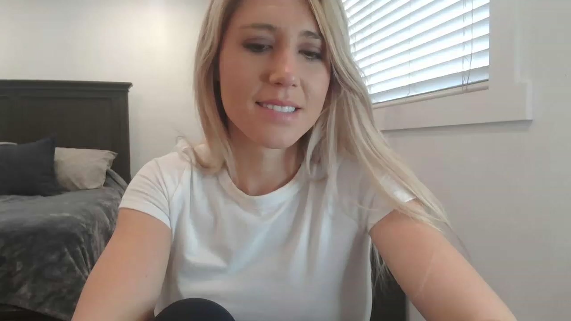 Gallery image thumbnail from blondmilf92's myfreecams stream on, 03/07/2023, 20:03 image 12 of 20