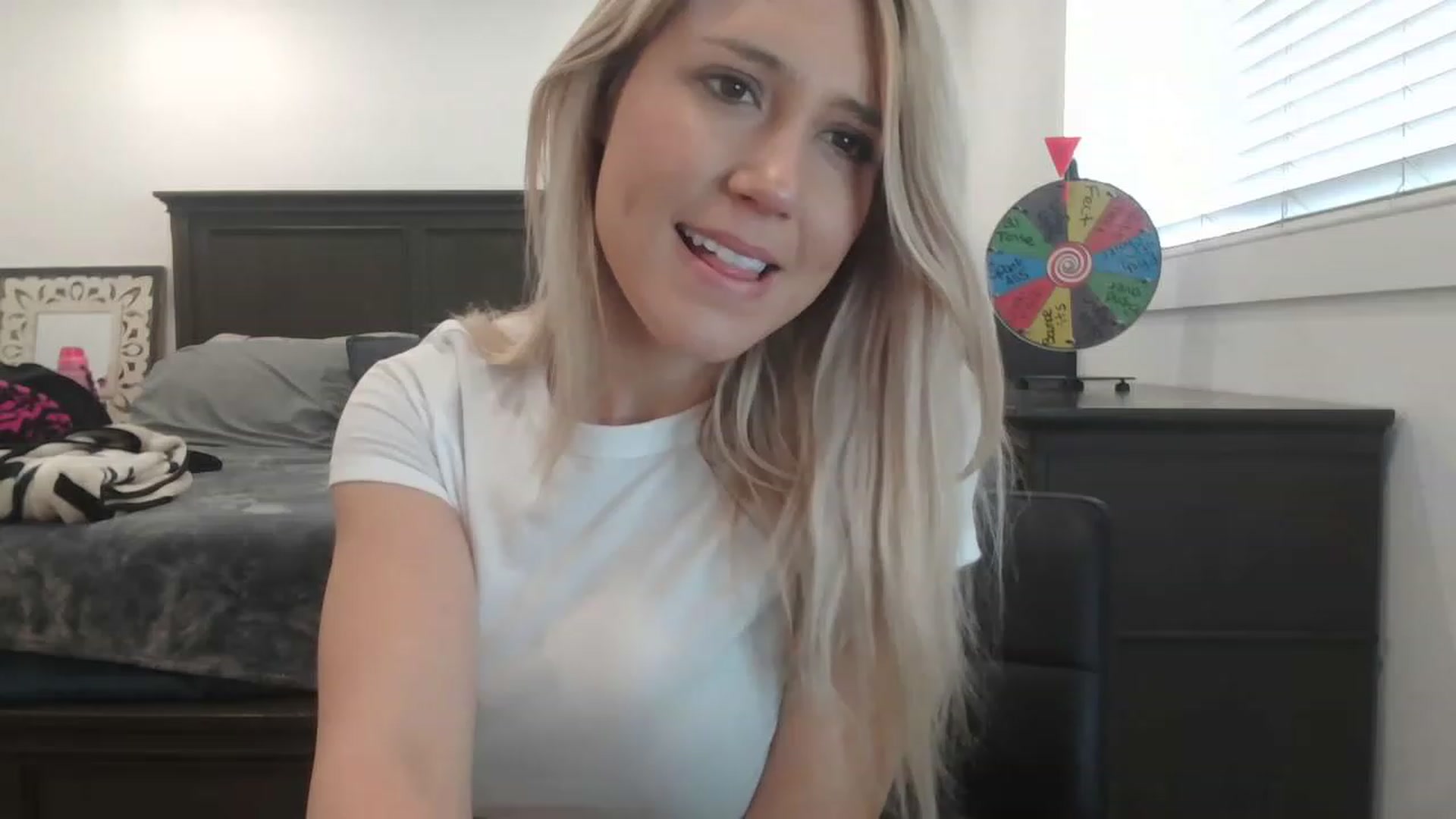 Gallery image thumbnail from blondmilf92's myfreecams stream on, 03/07/2023, 20:03 image 2 of 20