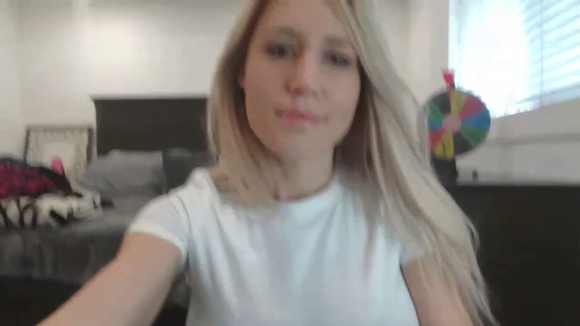 Gallery image thumbnail from blondmilf92's myfreecams stream on, 03/07/2023, 20:03 image 10 of 20