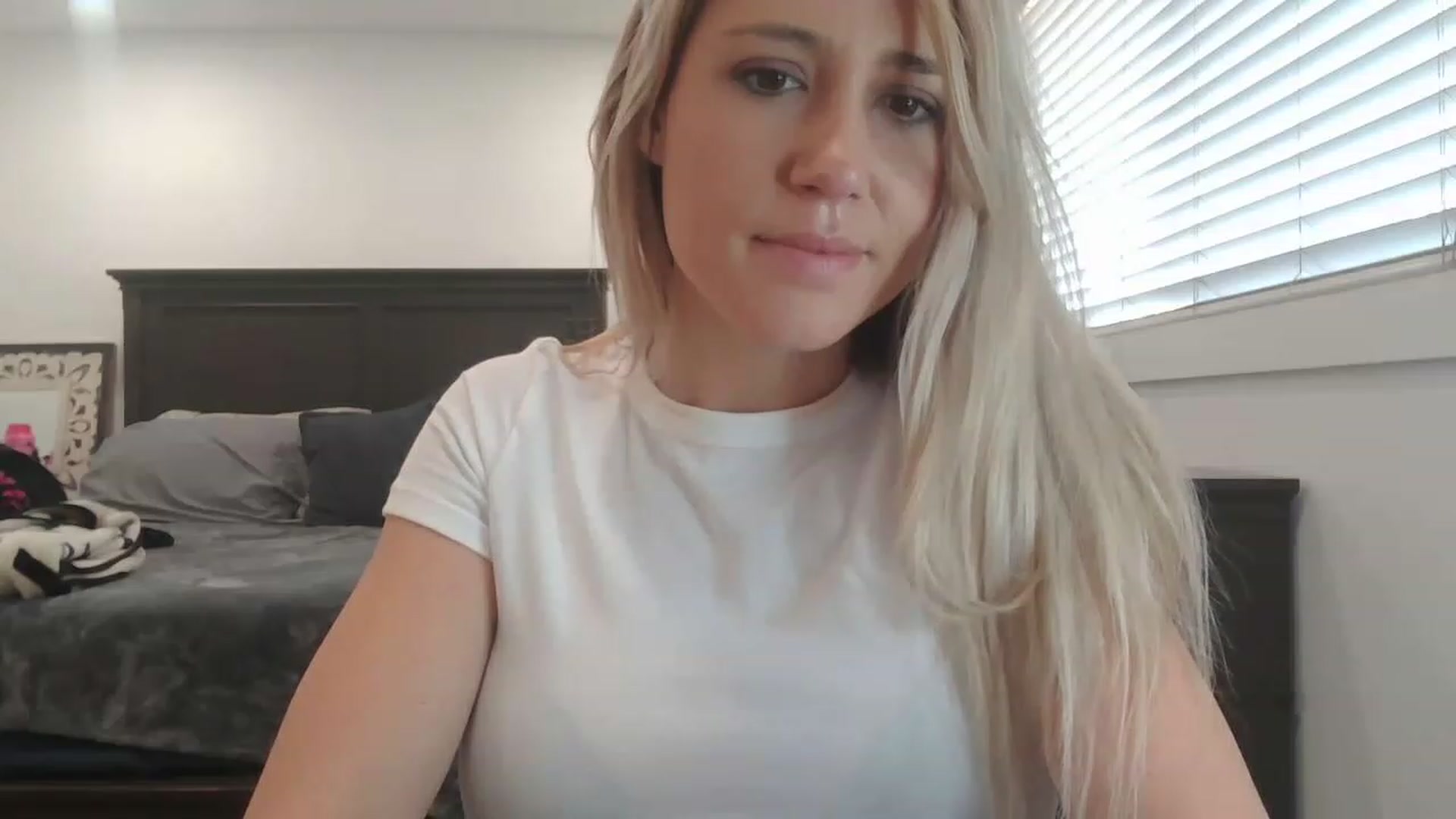 Gallery image thumbnail from blondmilf92's myfreecams stream on, 03/07/2023, 20:03 image 18 of 20