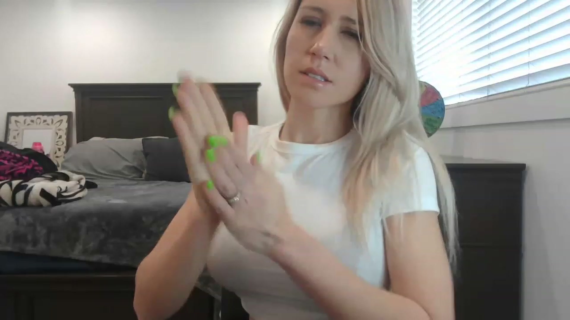 Gallery image thumbnail from blondmilf92's myfreecams stream on, 03/07/2023, 20:03 image 8 of 20