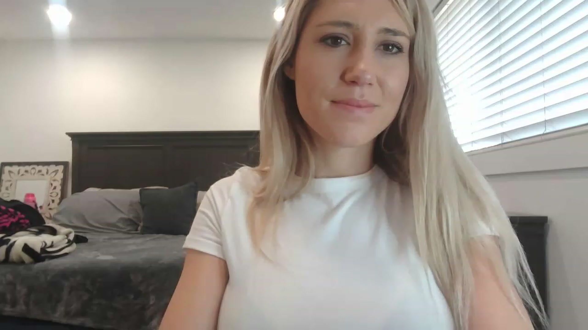 Gallery image thumbnail from blondmilf92's myfreecams stream on, 03/07/2023, 20:03 image 20 of 20