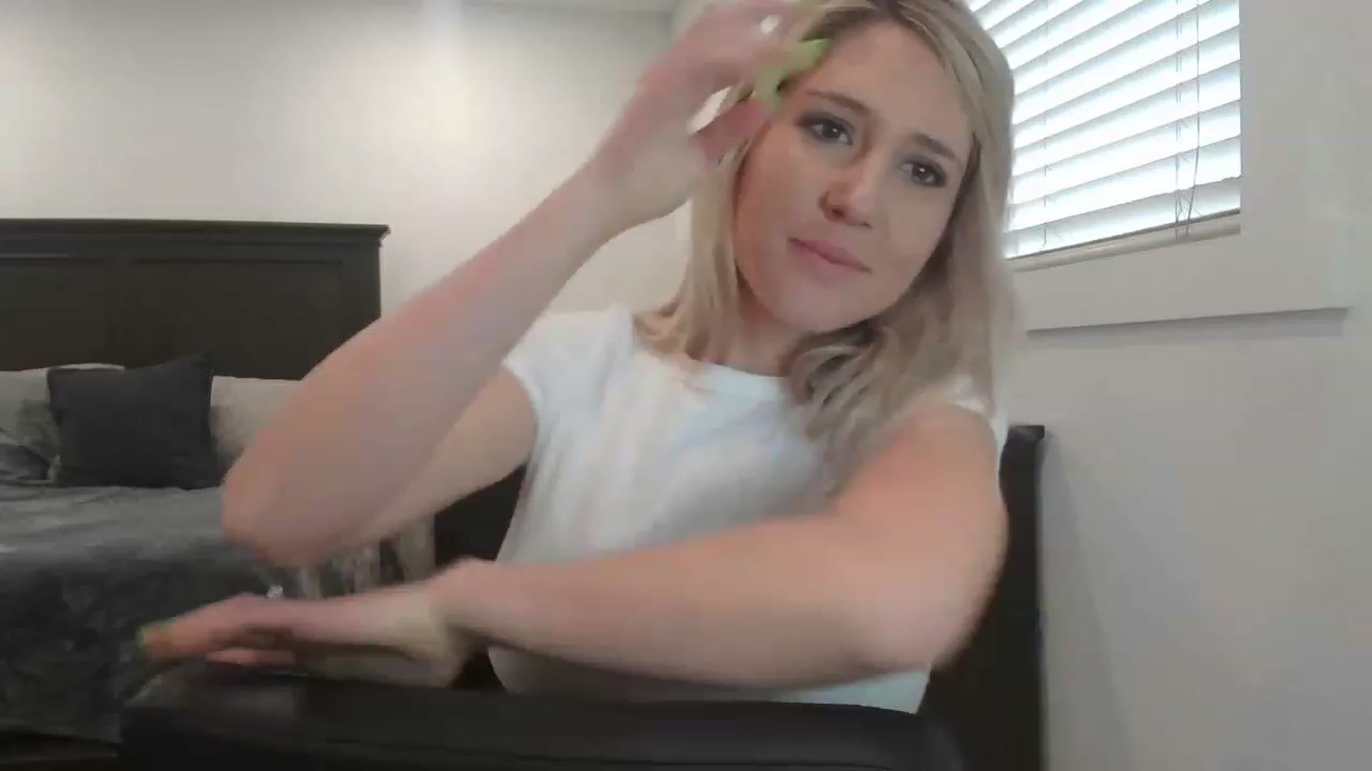 Gallery image thumbnail from blondmilf92's myfreecams stream on, 03/07/2023, 22:27 image 11 of 20