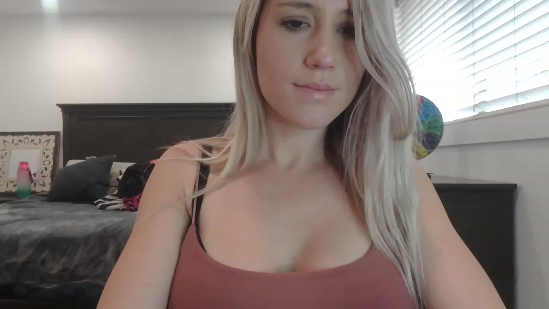 Gallery image thumbnail from blondmilf92's myfreecams stream on, 03/10/2023, 21:36 image 6 of 20