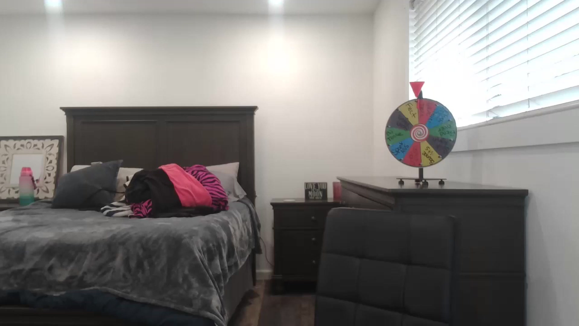 Gallery image thumbnail from blondmilf92's myfreecams stream on, 03/10/2023, 21:36 image 15 of 20