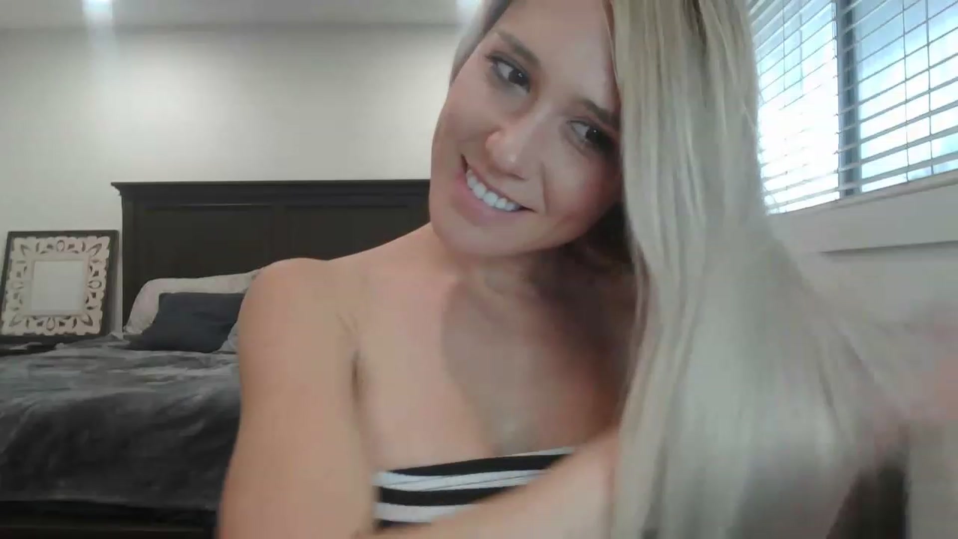 Gallery image thumbnail from blondmilf92's myfreecams stream on, 03/14/2023, 20:19 image 4 of 20