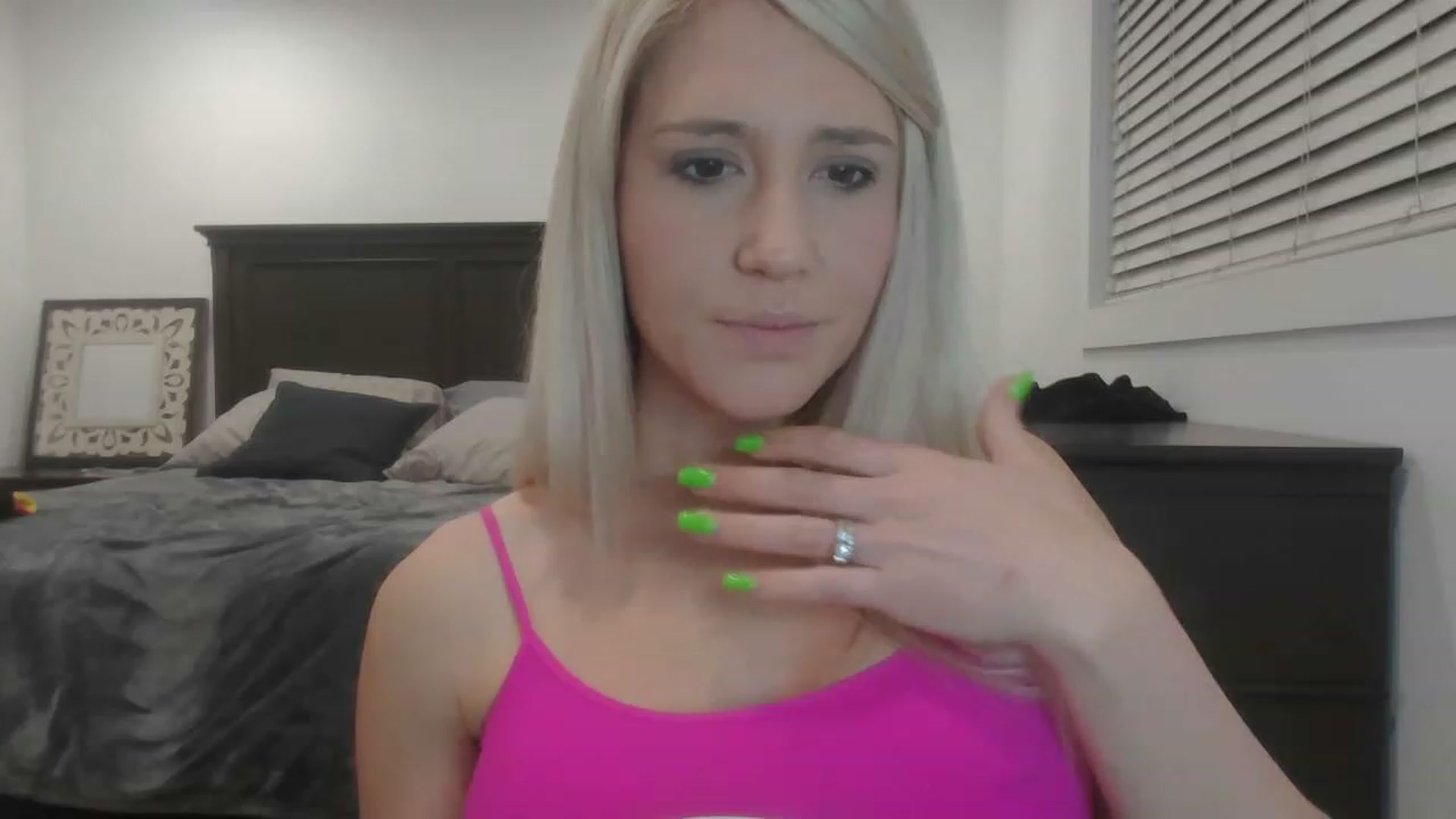 Gallery image thumbnail from blondmilf92's myfreecams stream on, 03/17/2023, 05:27 image 10 of 20