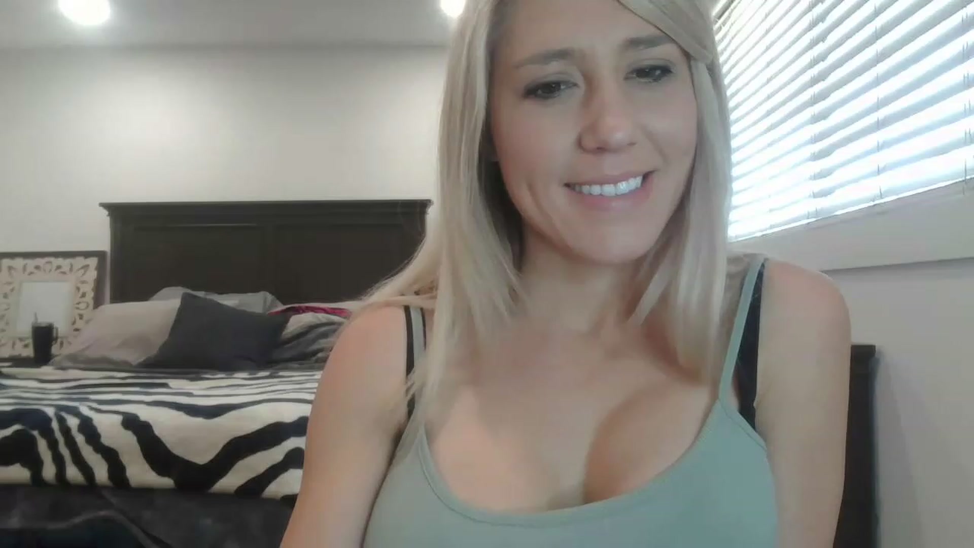 Gallery image thumbnail from blondmilf92's myfreecams stream on, 03/17/2023, 20:25 image 9 of 20