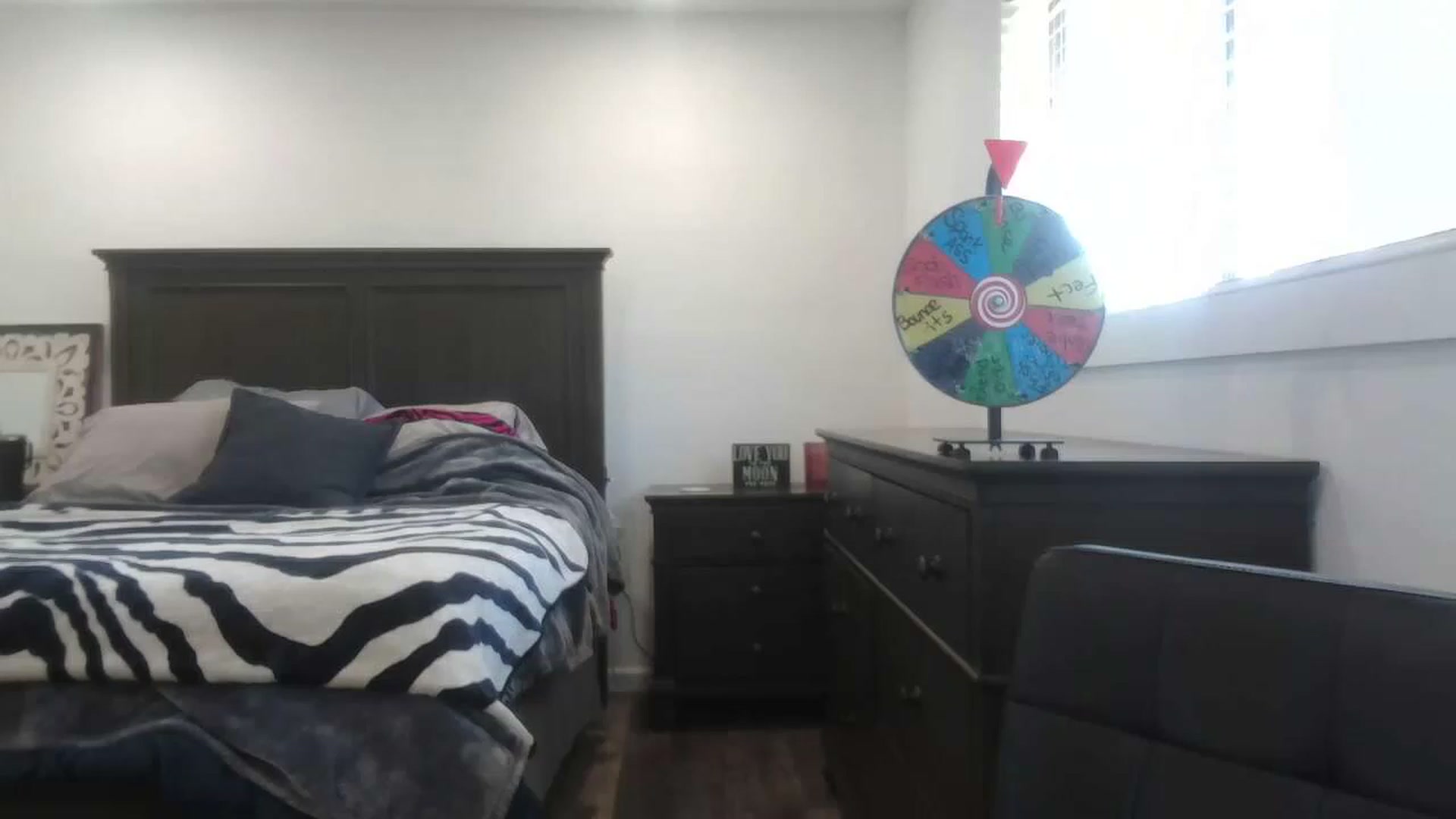 Gallery image thumbnail from blondmilf92's myfreecams stream on, 03/17/2023, 21:37 image 3 of 20
