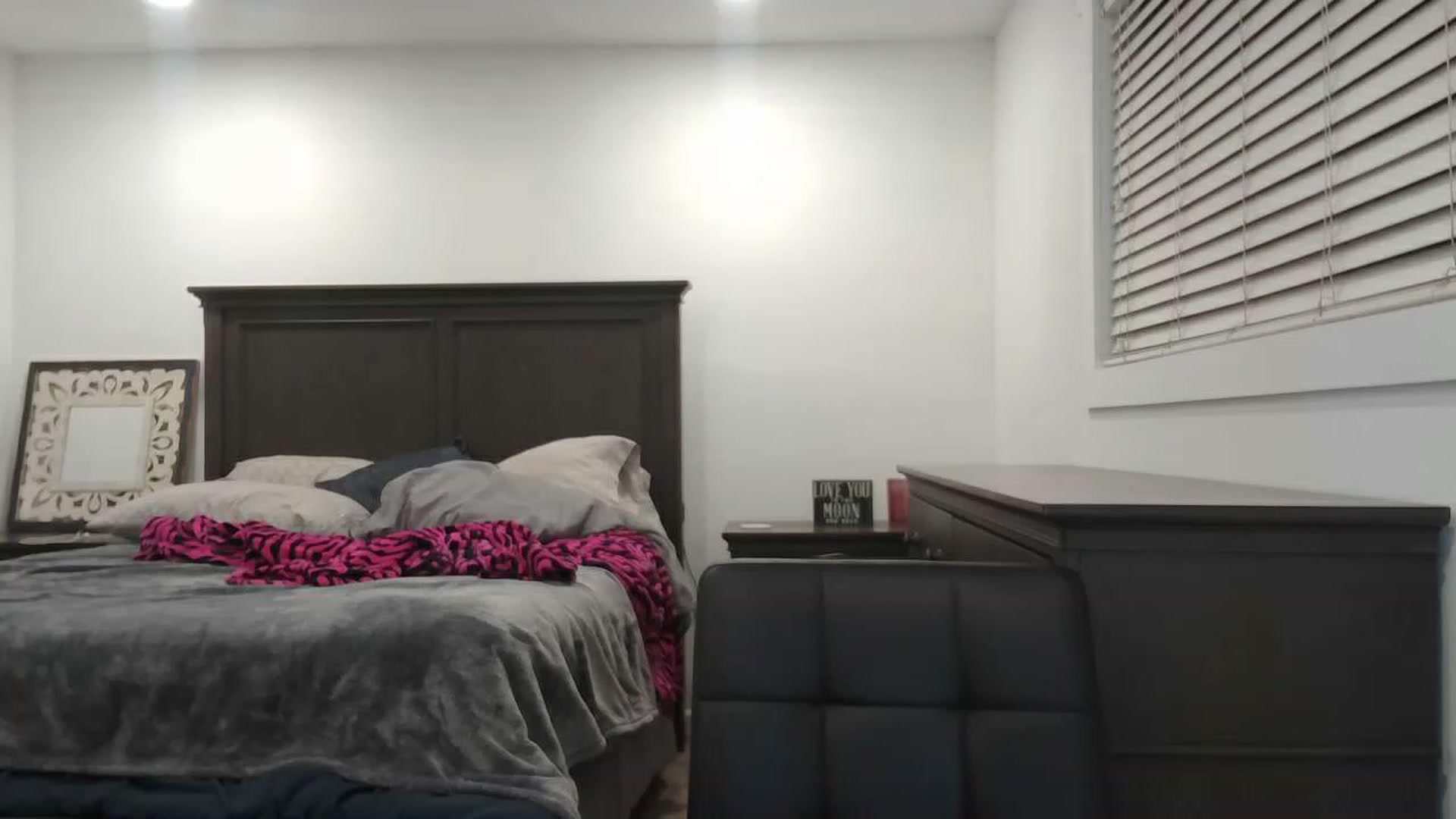 Gallery image thumbnail from blondmilf92's myfreecams stream on, 03/22/2023, 04:37 image 7 of 20