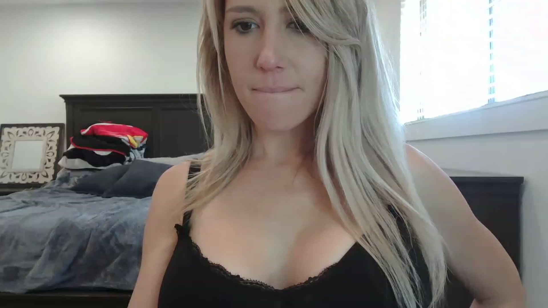 Gallery image thumbnail from blondmilf92's myfreecams stream on, 03/27/2023, 22:12 image 7 of 20