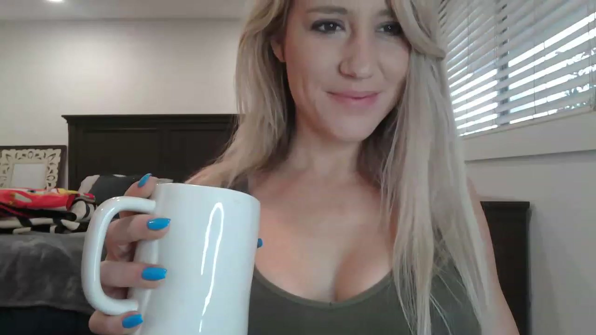 Gallery image thumbnail from blondmilf92's myfreecams stream on, 03/28/2023, 20:39 image 3 of 20