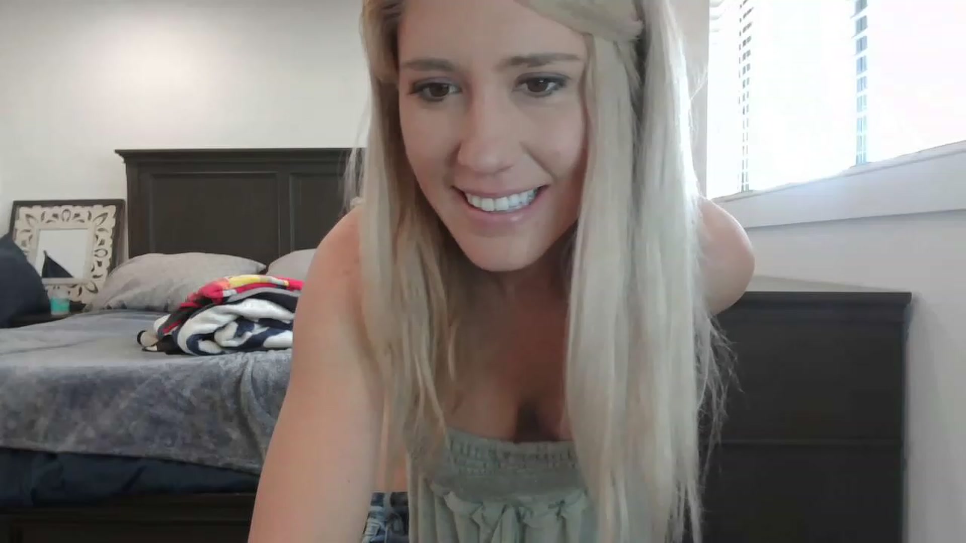 Gallery image thumbnail from blondmilf92's myfreecams stream on, 03/30/2023, 21:13 image 1 of 20