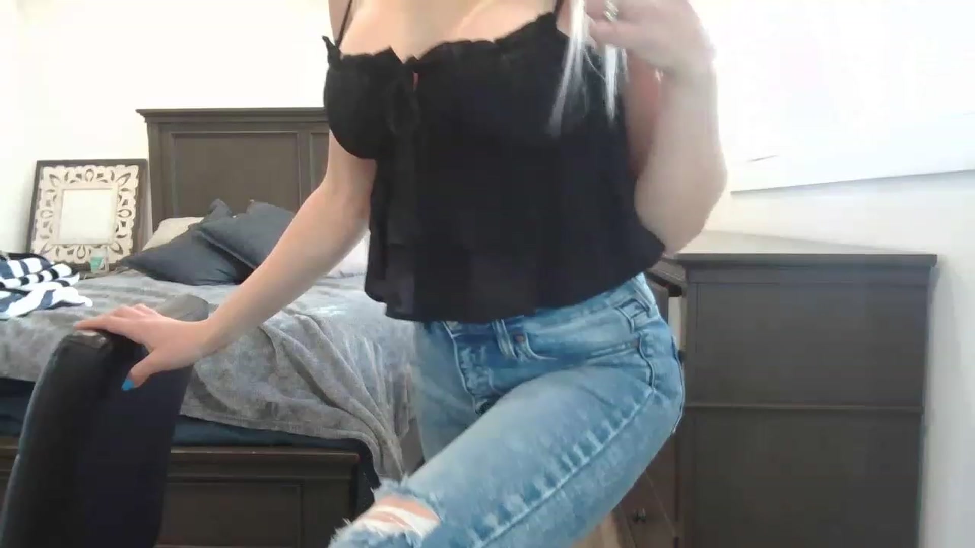 Gallery image thumbnail from blondmilf92's myfreecams stream on, 03/31/2023, 19:39 image 16 of 20