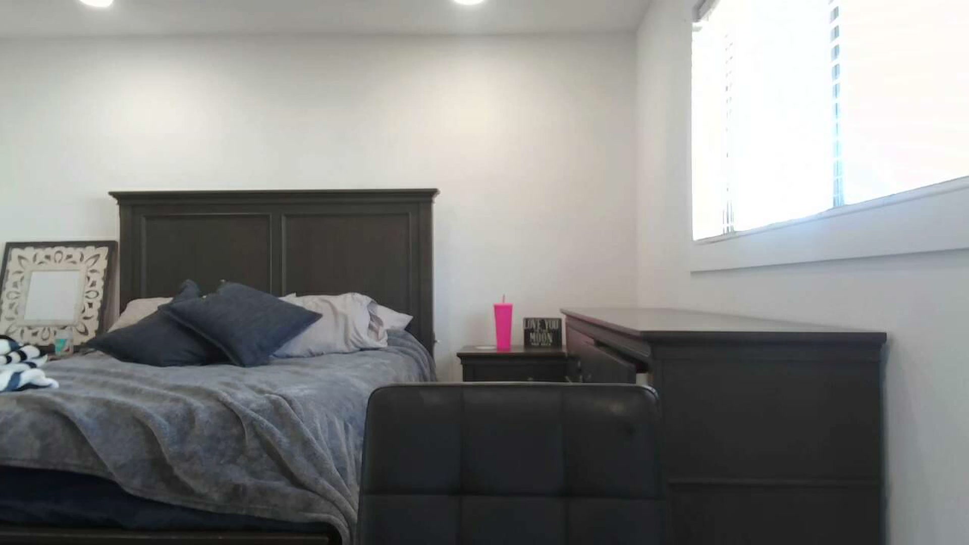Gallery image thumbnail from blondmilf92's myfreecams stream on, 03/31/2023, 19:39 image 3 of 20