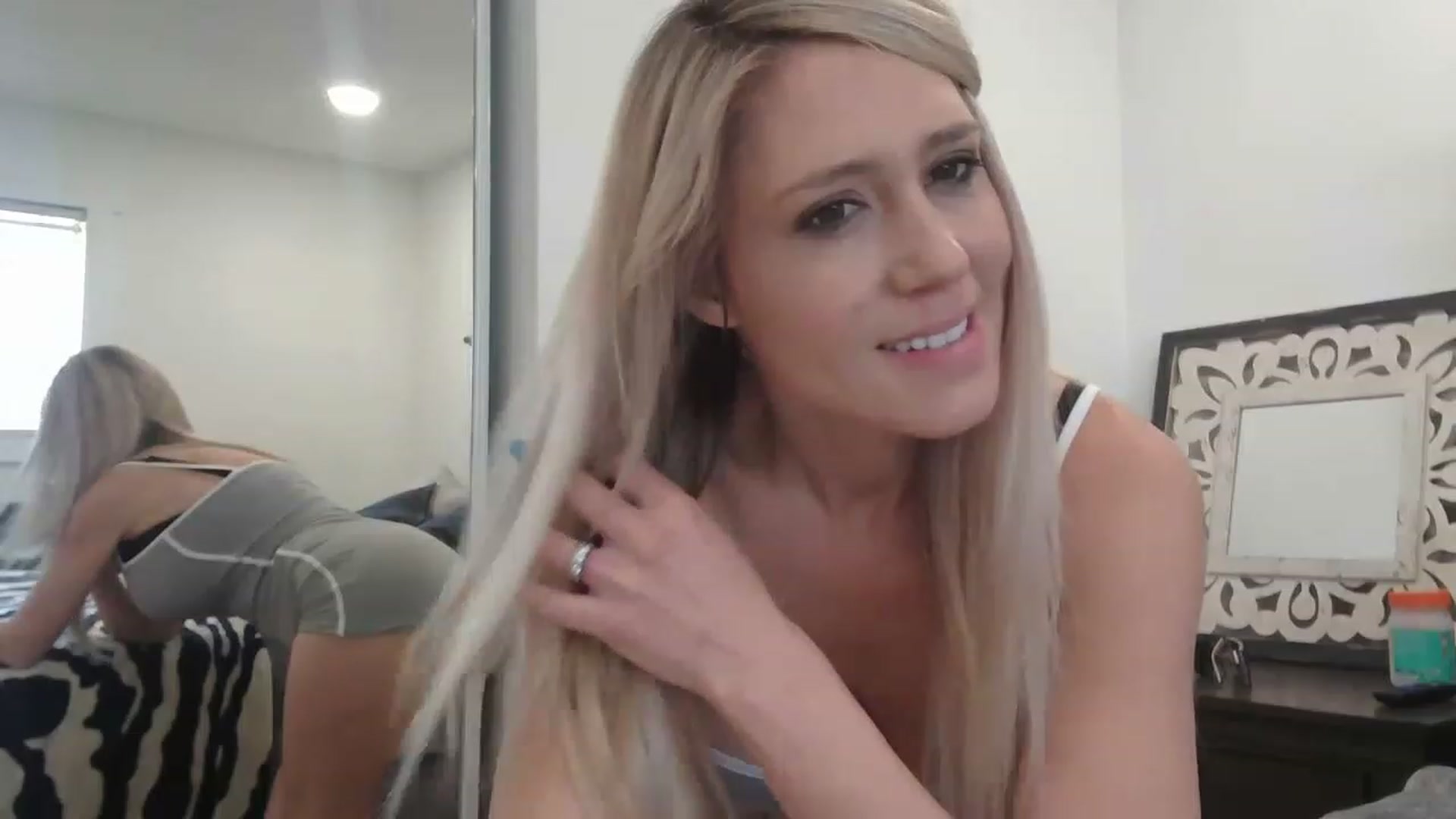 Gallery image thumbnail from blondmilf92's myfreecams stream on, 04/06/2023, 20:24 image 2 of 20