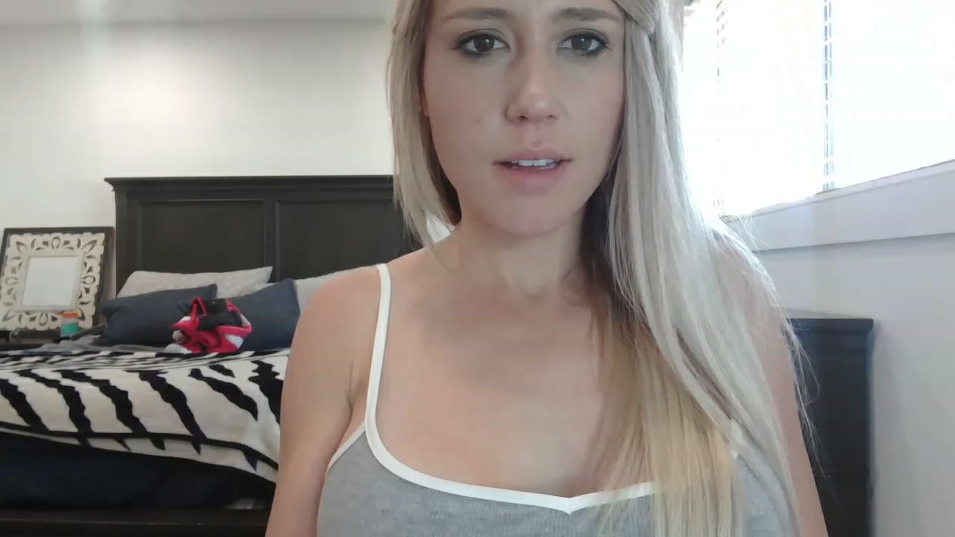 Gallery image thumbnail from blondmilf92's myfreecams stream on, 04/06/2023, 21:49 image 6 of 20
