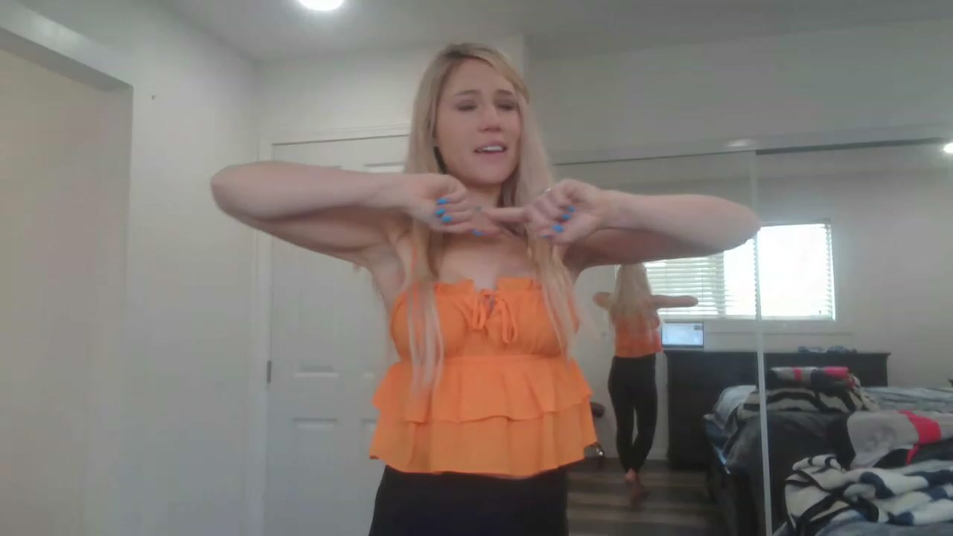 Gallery image thumbnail from blondmilf92's myfreecams stream on, 04/17/2023, 17:16 image 8 of 20