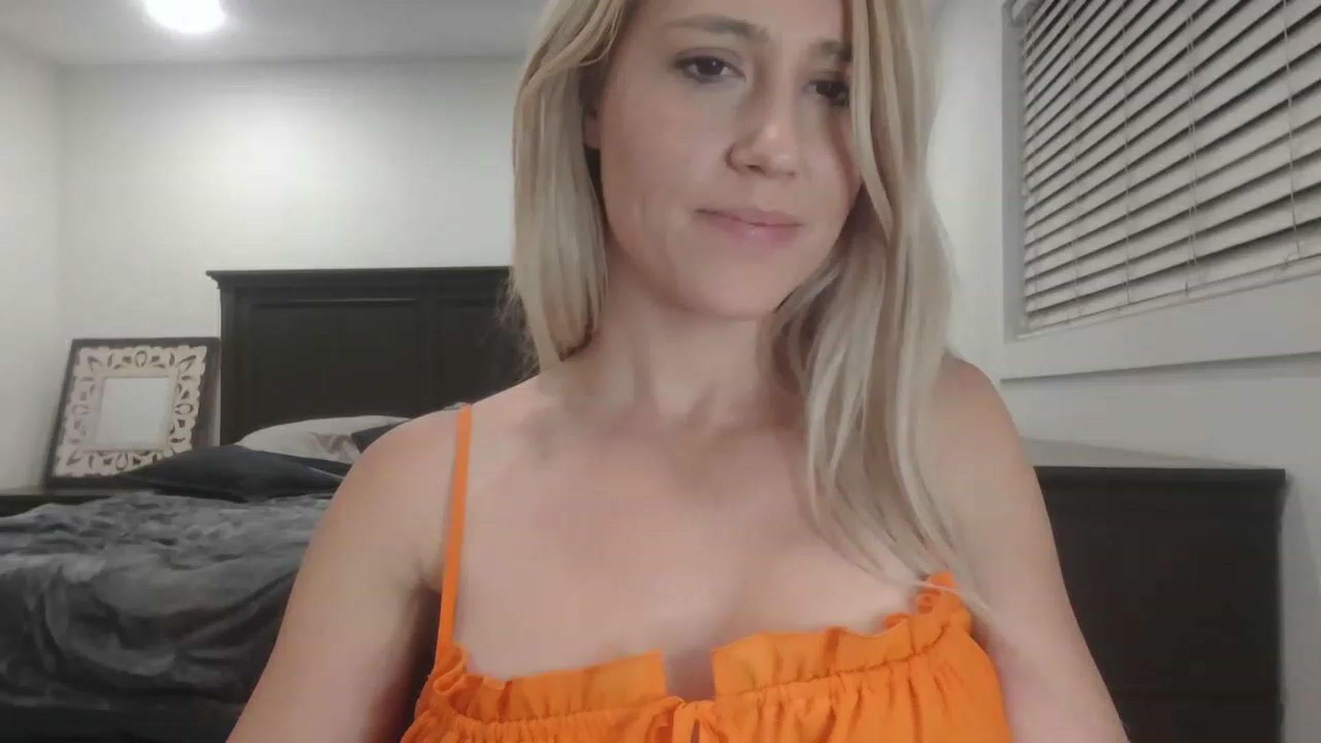 Gallery image thumbnail from blondmilf92's myfreecams stream on, 04/18/2023, 04:54 image 3 of 20
