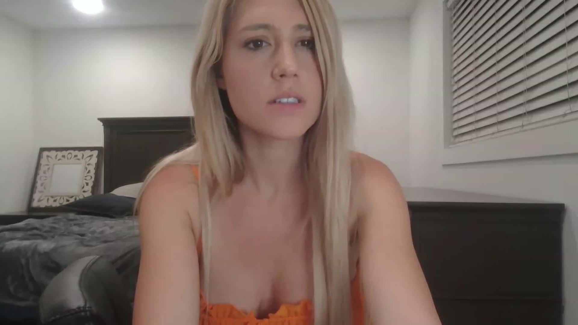 Gallery image thumbnail from blondmilf92's myfreecams stream on, 04/18/2023, 04:54 image 4 of 20