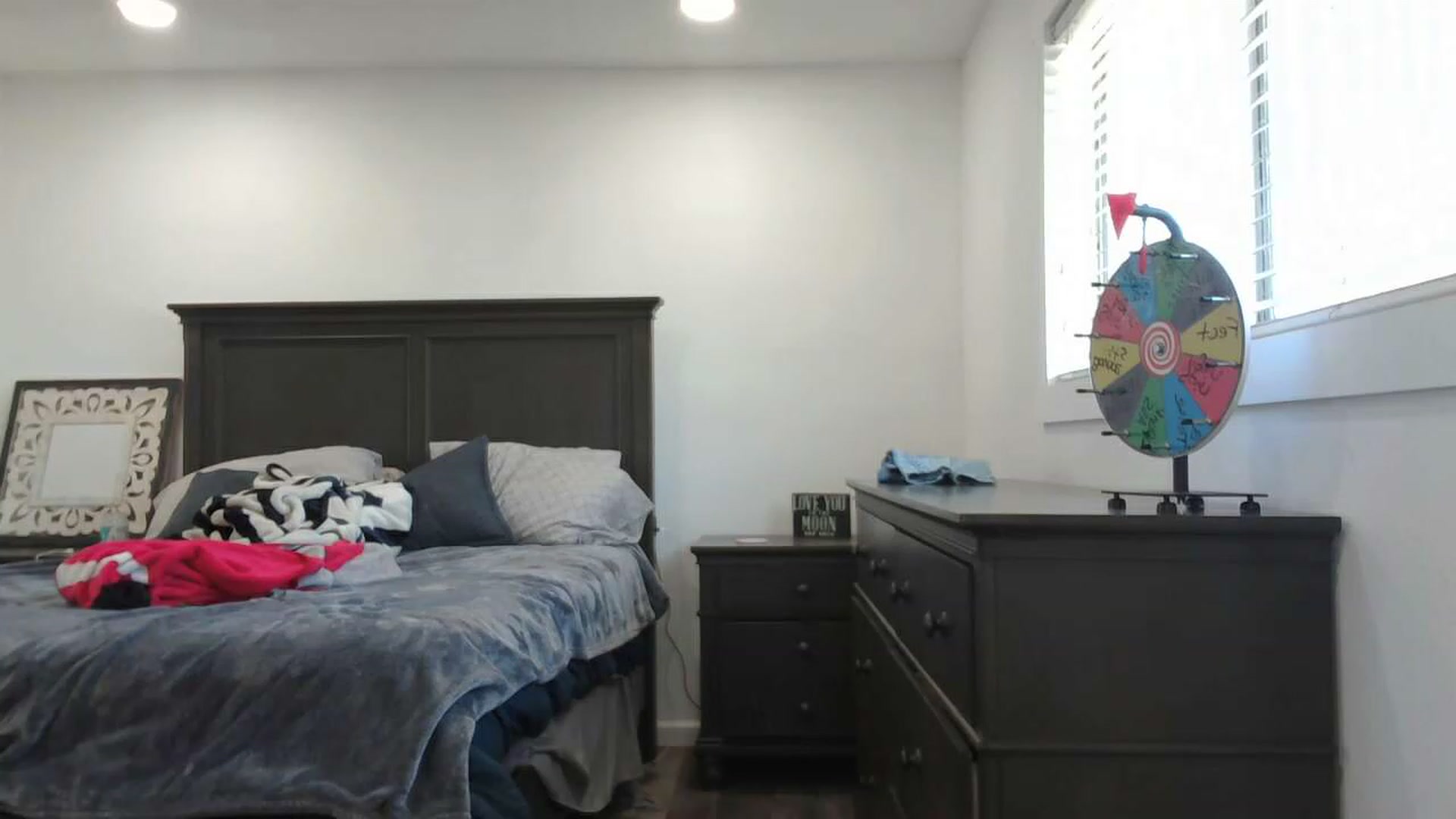 Gallery image thumbnail from blondmilf92's myfreecams stream on, 04/18/2023, 19:45 image 6 of 20