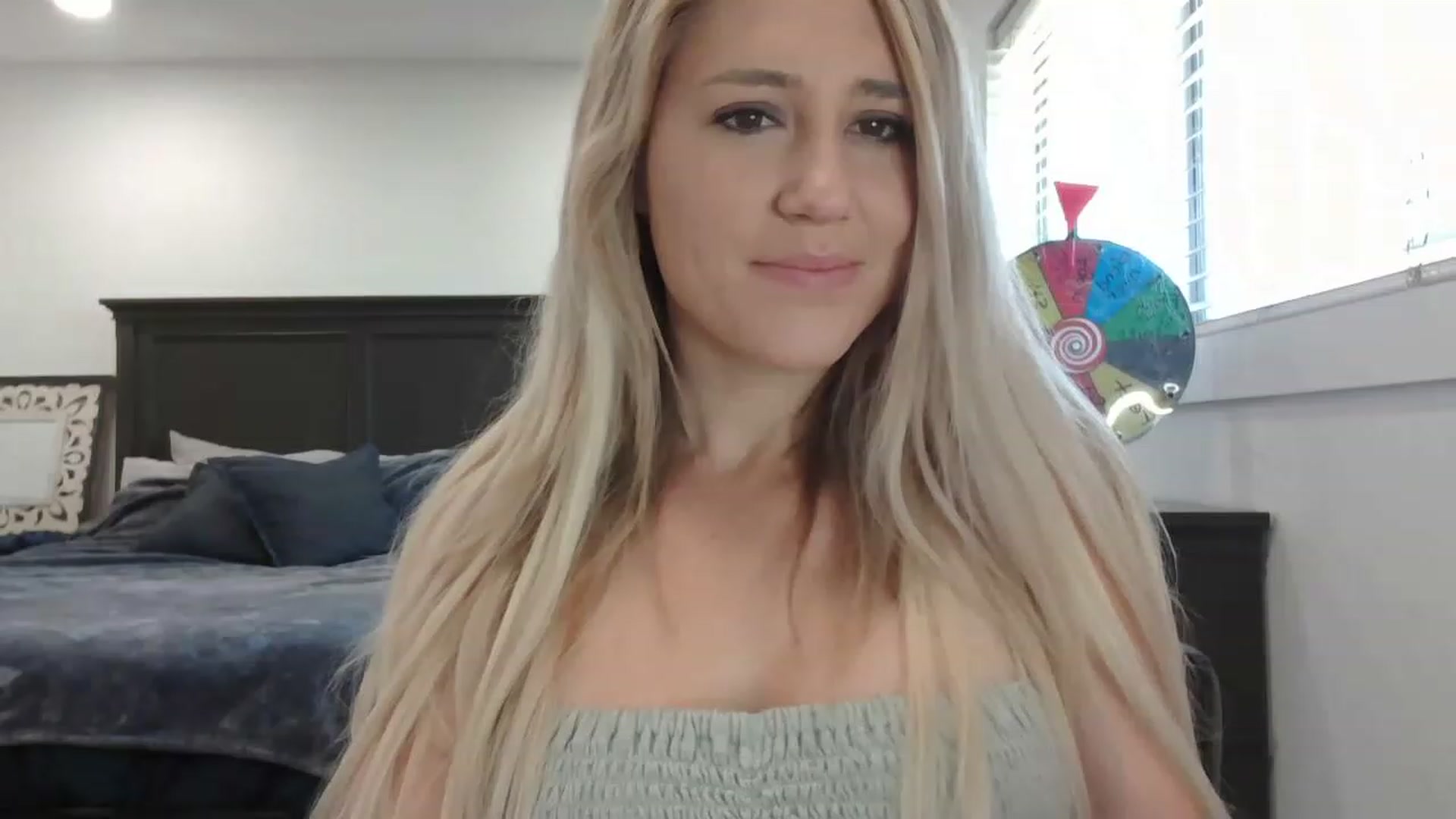 Gallery image thumbnail from blondmilf92's myfreecams stream on, 04/20/2023, 16:21 image 14 of 20