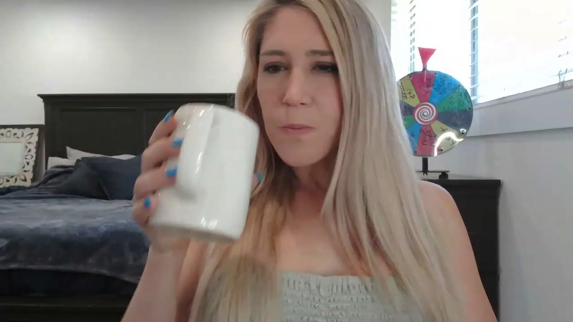 Gallery image thumbnail from blondmilf92's myfreecams stream on, 04/20/2023, 16:21 image 6 of 20