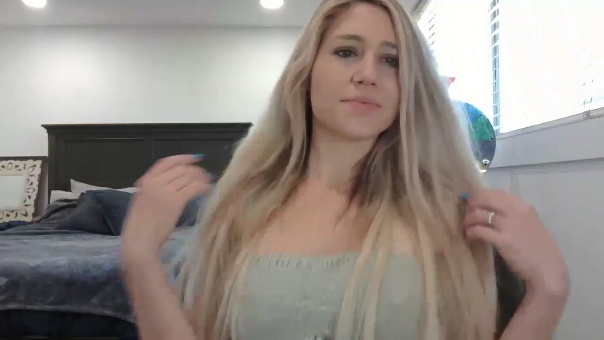Gallery image thumbnail from blondmilf92's myfreecams stream on, 04/20/2023, 16:21 image 10 of 20