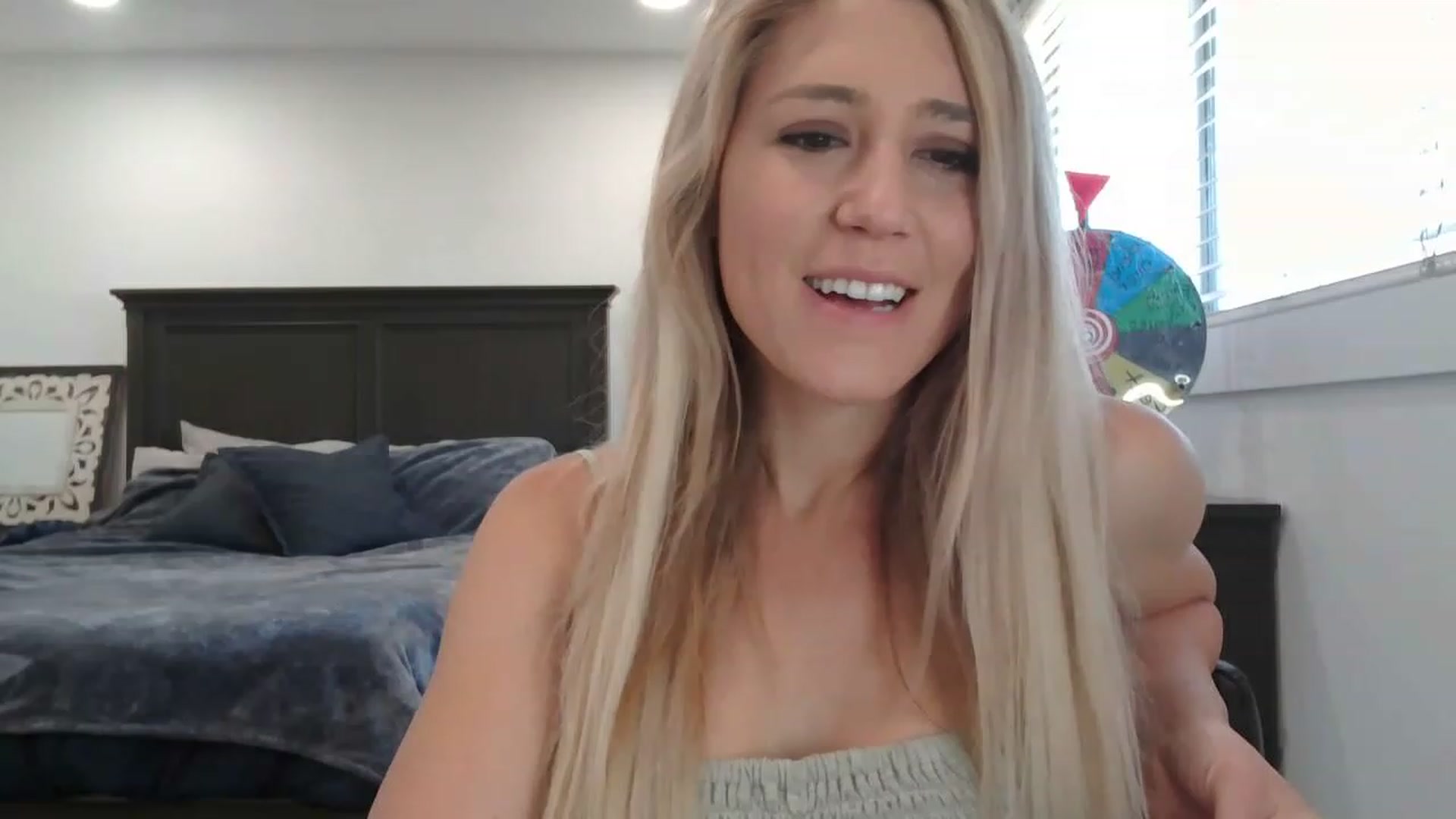 Gallery image thumbnail from blondmilf92's myfreecams stream on, 04/20/2023, 16:21 image 4 of 20