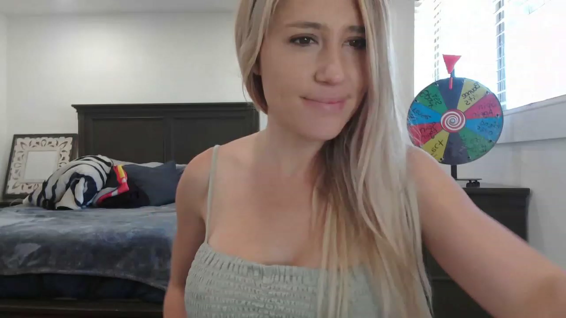 Gallery image thumbnail from blondmilf92's myfreecams stream on, 04/20/2023, 20:29 image 3 of 20