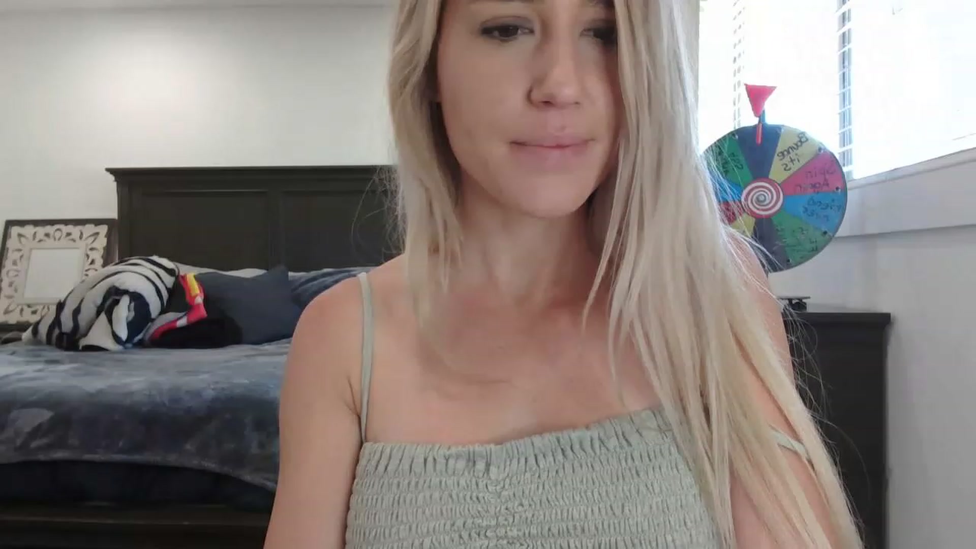Gallery image thumbnail from blondmilf92's myfreecams stream on, 04/20/2023, 20:29 image 13 of 20