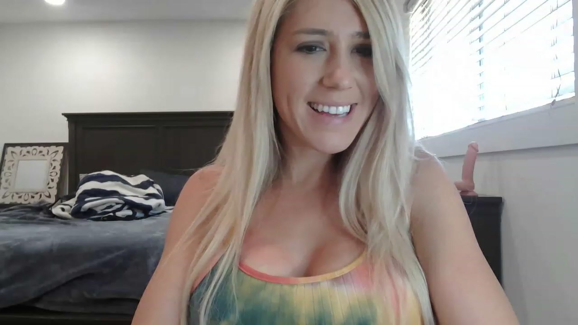 Gallery image thumbnail from blondmilf92's myfreecams stream on, 04/24/2023, 17:54 image 8 of 20