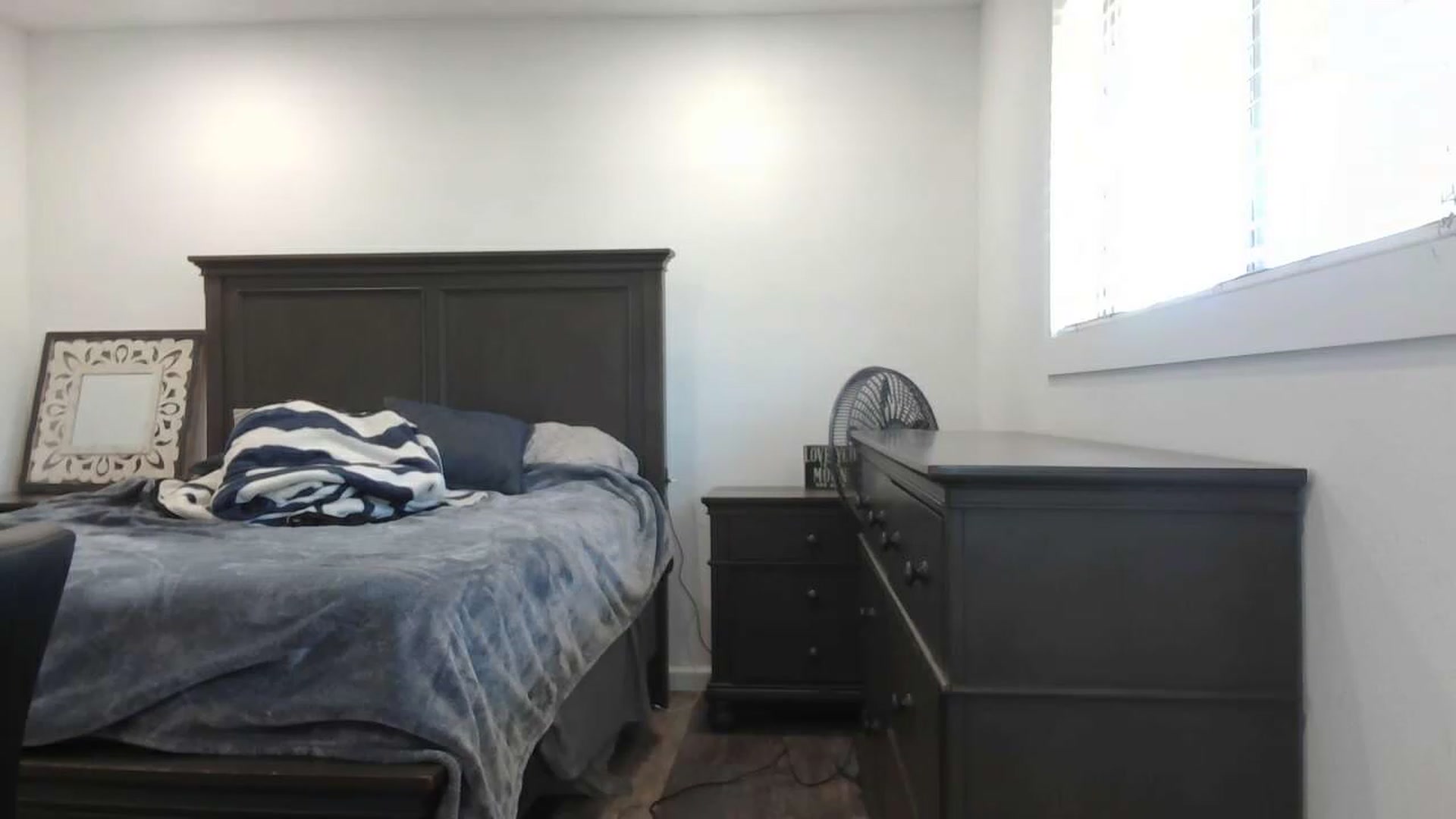 Gallery image thumbnail from blondmilf92's myfreecams stream on, 04/24/2023, 21:21 image 3 of 20