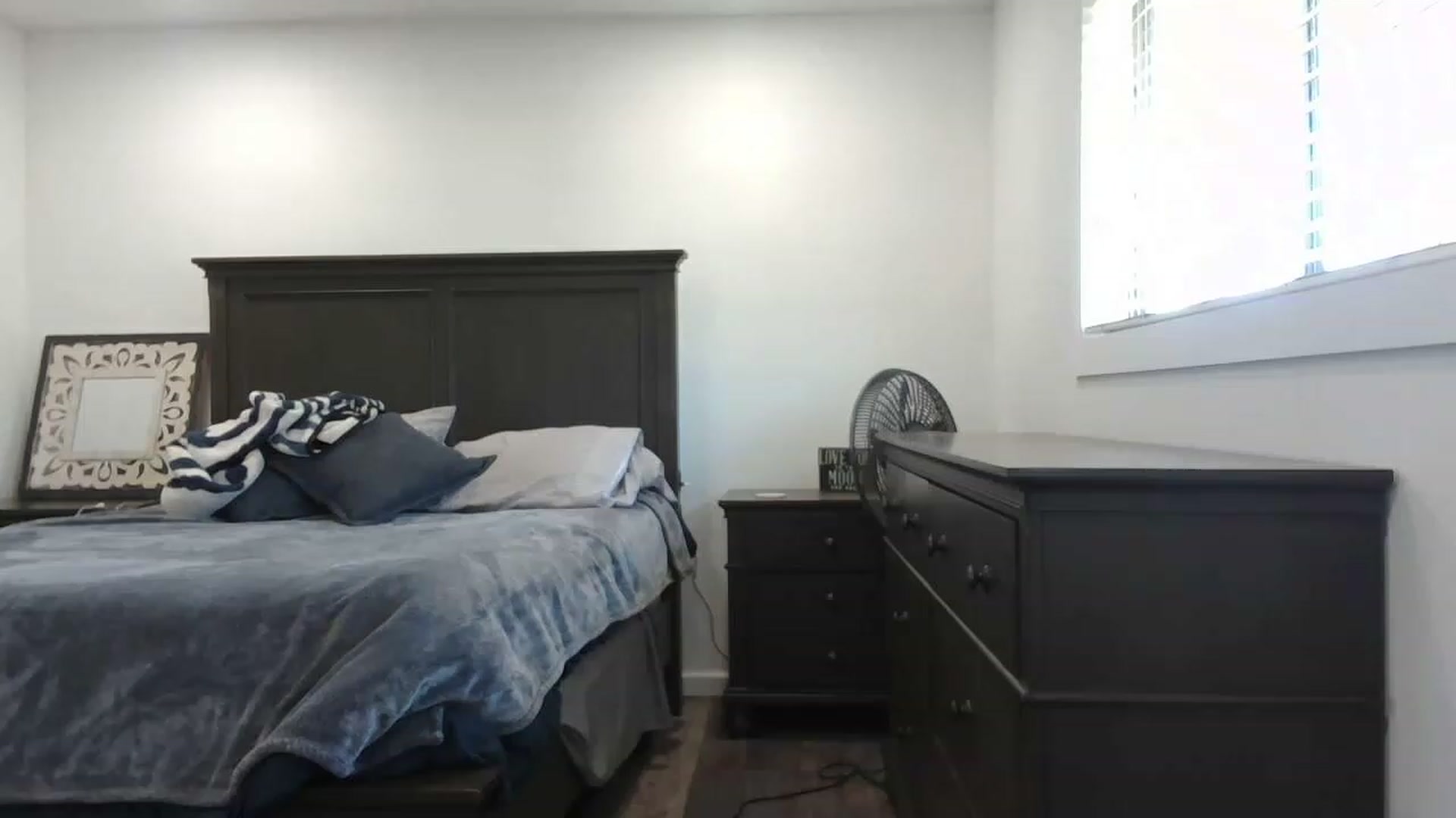 Gallery image thumbnail from blondmilf92's myfreecams stream on, 04/26/2023, 18:13 image 15 of 20