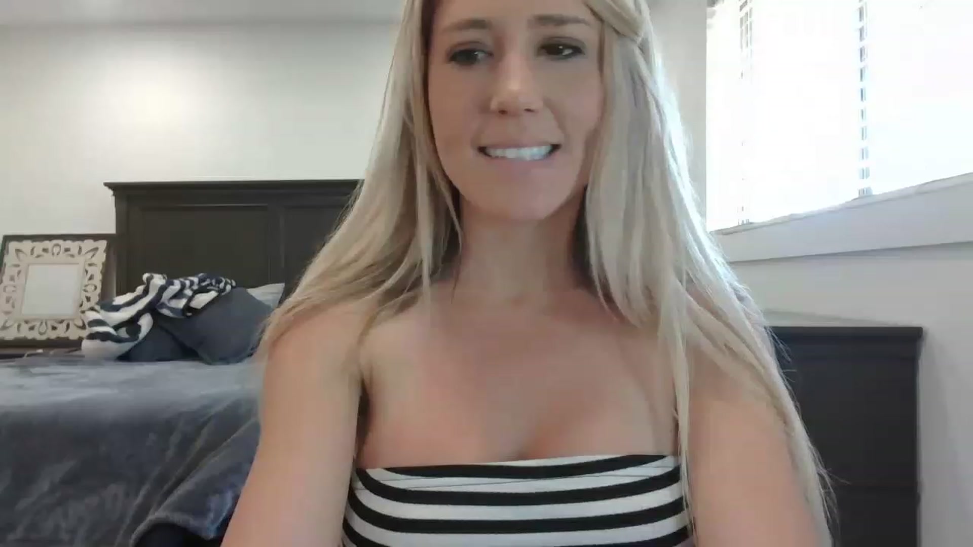 Gallery image thumbnail from blondmilf92's myfreecams stream on, 04/26/2023, 19:21 image 16 of 20
