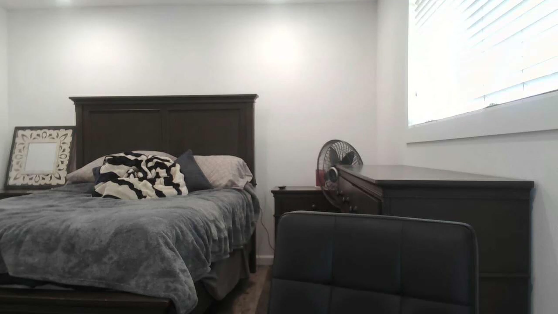 Gallery image thumbnail from blondmilf92's myfreecams stream on, 05/03/2023, 20:30 image 3 of 20