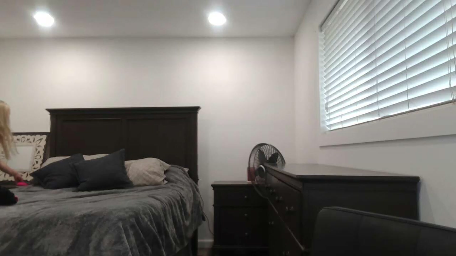 Gallery image thumbnail from blondmilf92's myfreecams stream on, 05/04/2023, 16:49 image 1 of 20