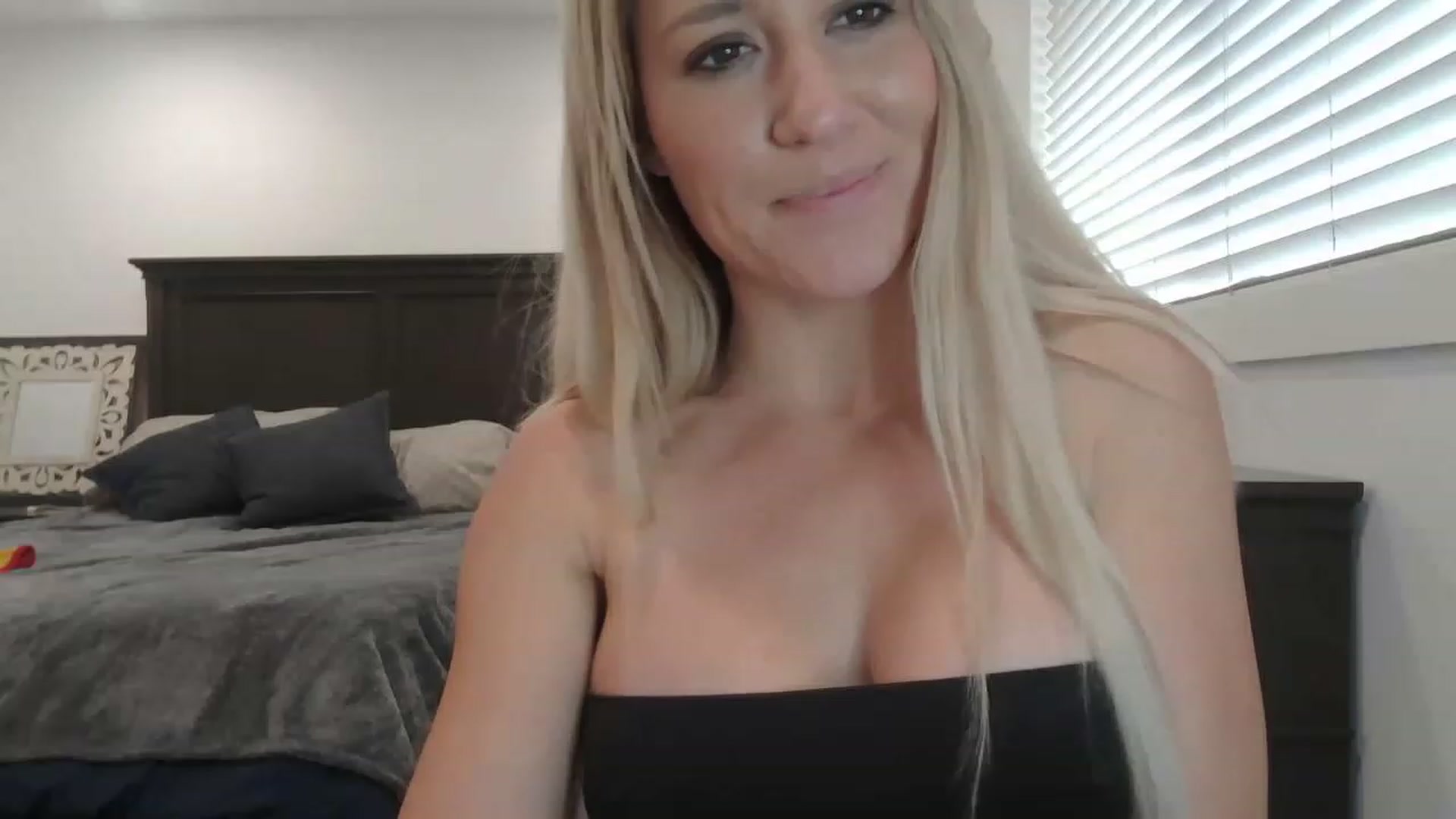 Gallery image thumbnail from blondmilf92's myfreecams stream on, 05/04/2023, 17:59 image 11 of 20