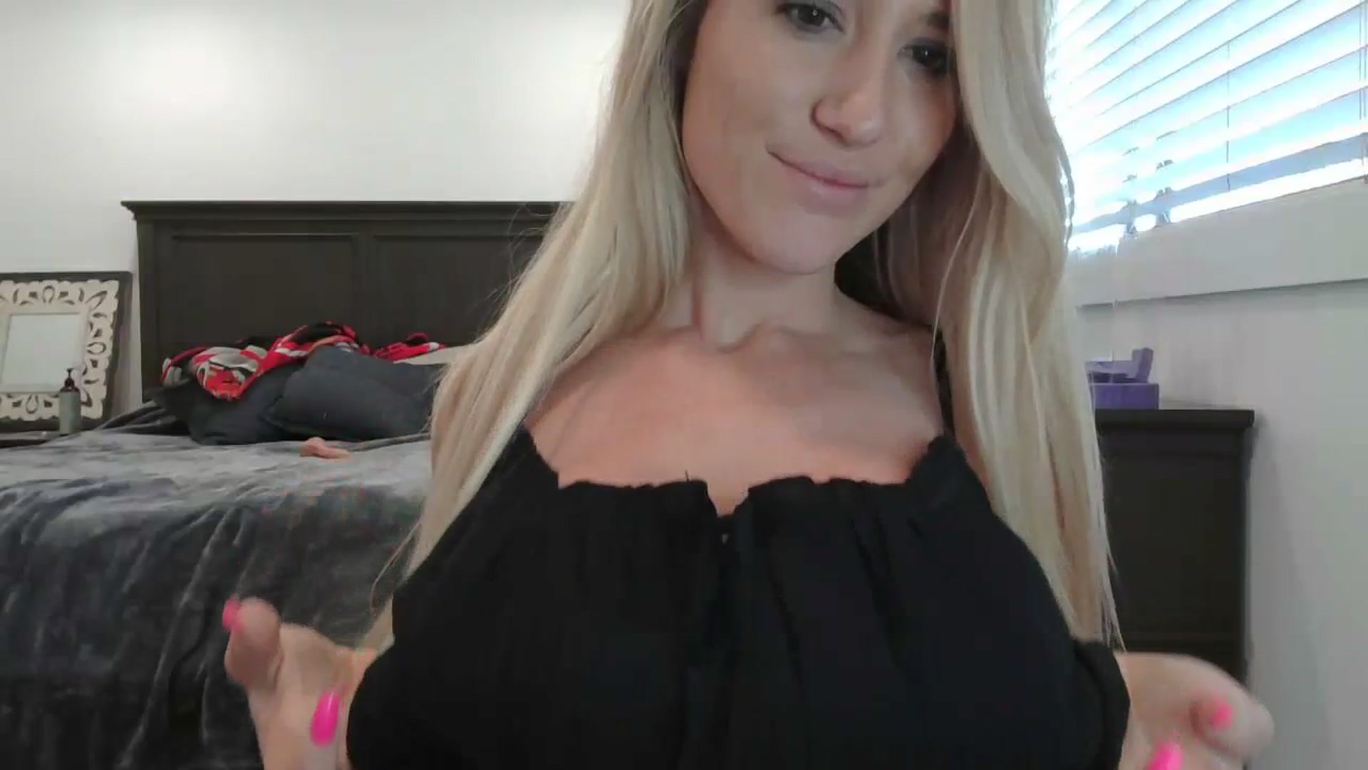 Gallery image thumbnail from blondmilf92's myfreecams stream on, 05/12/2023, 20:43 image 2 of 20