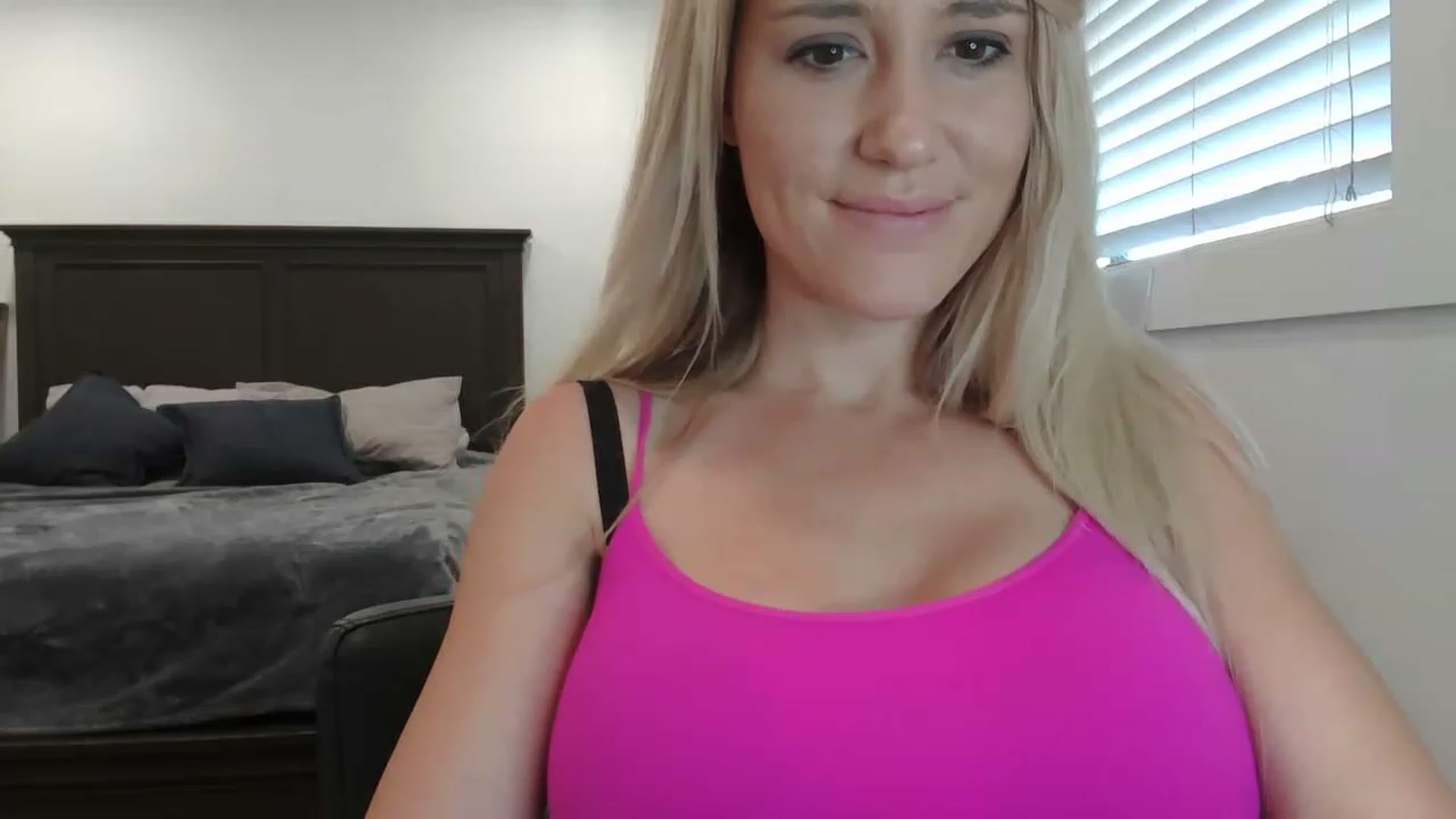 Gallery image thumbnail from blondmilf92's myfreecams stream on, 05/16/2023, 17:39 image 7 of 20
