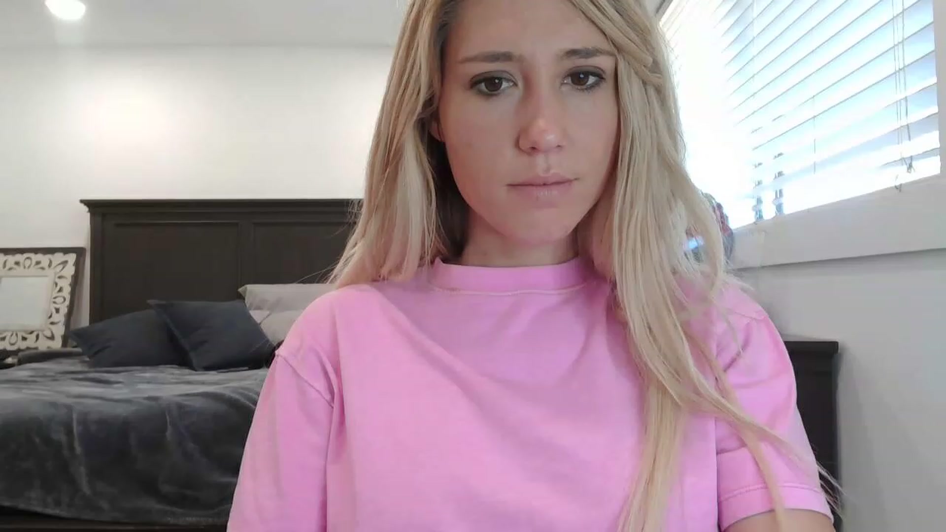 Gallery image thumbnail from blondmilf92's myfreecams stream on, 05/18/2023, 18:35 image 17 of 20
