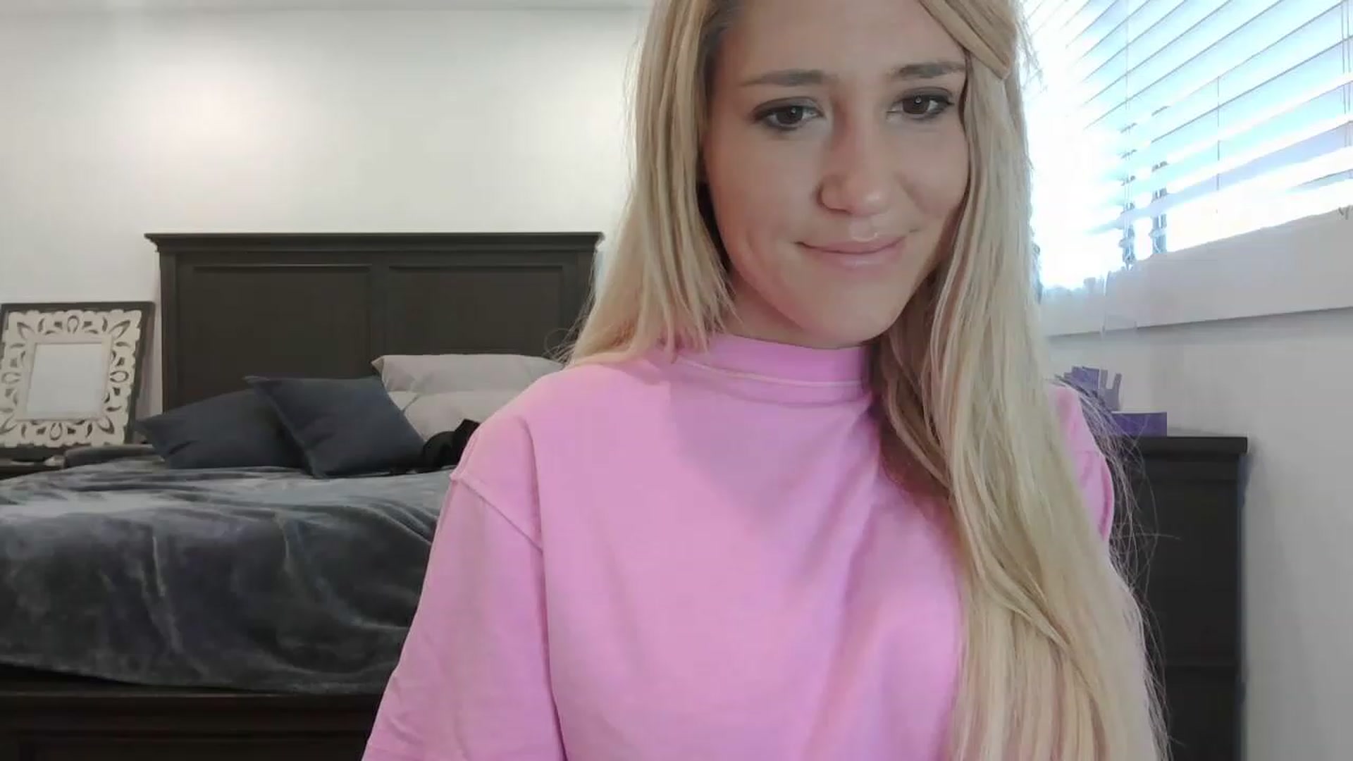 Gallery image thumbnail from blondmilf92's myfreecams stream on, 05/18/2023, 18:35 image 9 of 20