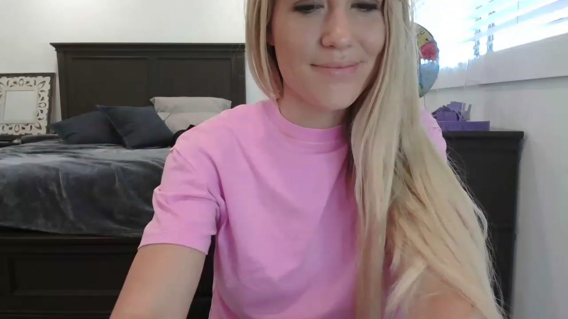 Gallery image thumbnail from blondmilf92's myfreecams stream on, 05/18/2023, 18:35 image 10 of 20