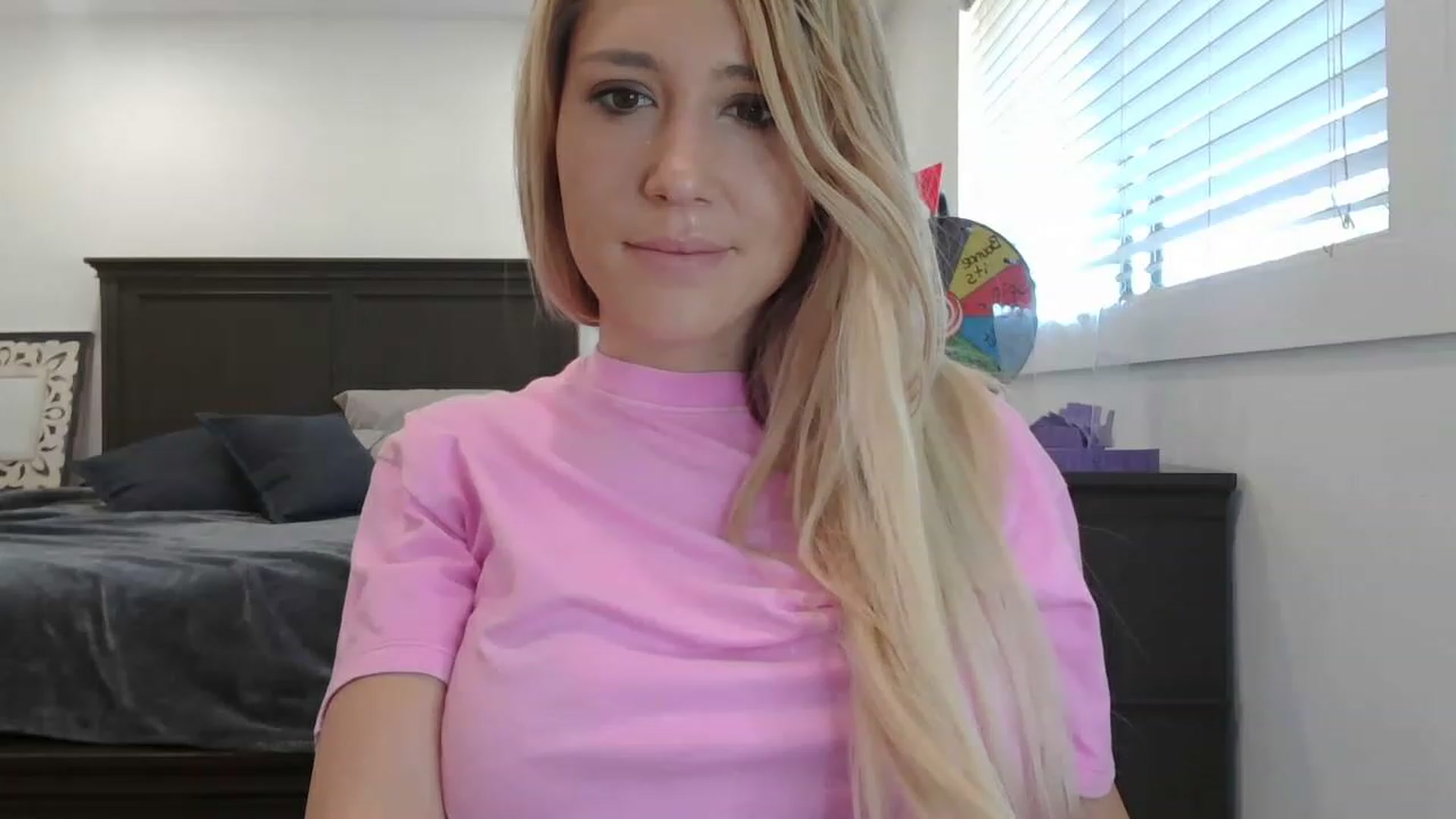 Gallery image thumbnail from blondmilf92's myfreecams stream on, 05/18/2023, 18:35 image 2 of 20