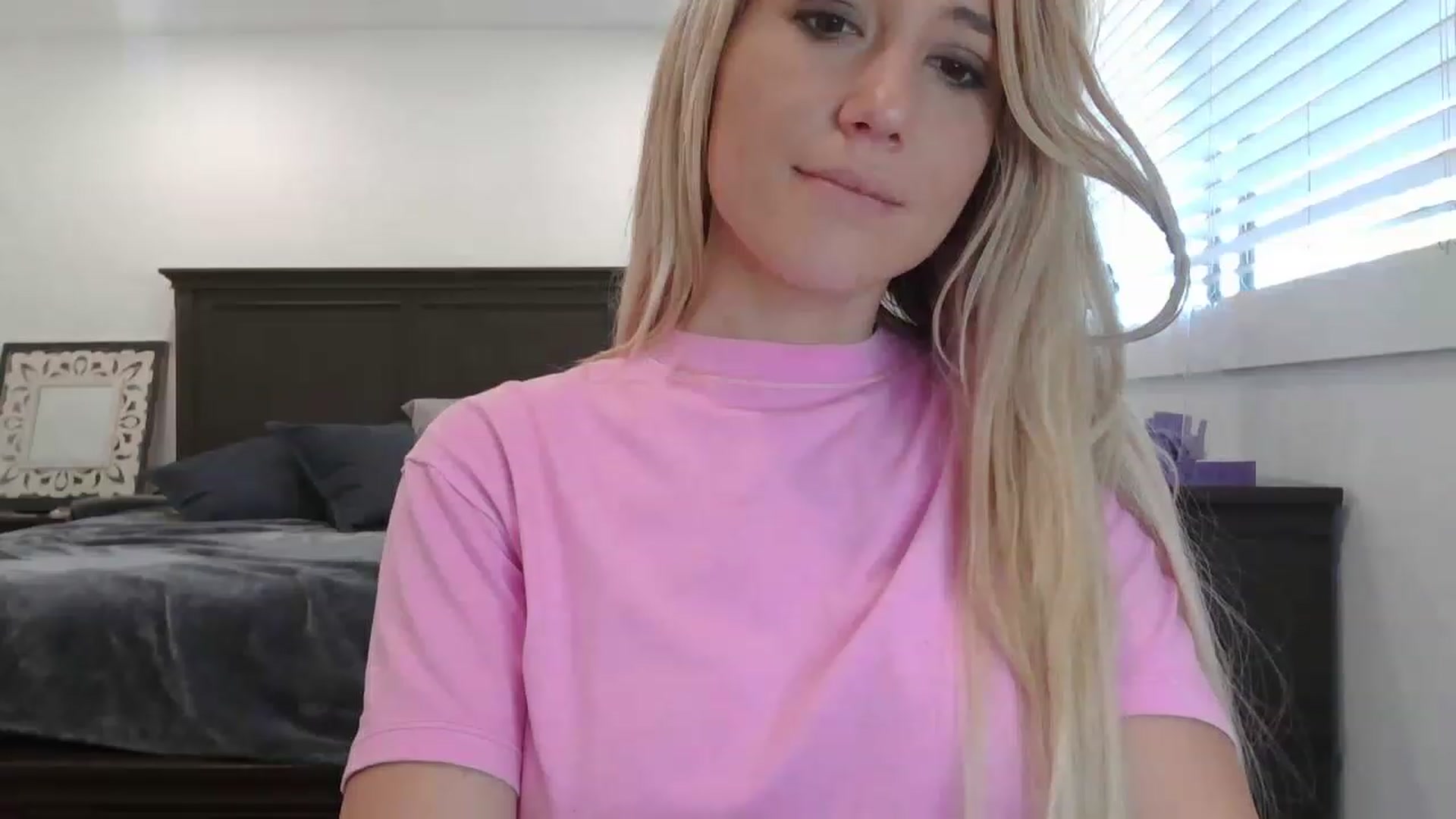 Gallery image thumbnail from blondmilf92's myfreecams stream on, 05/18/2023, 18:35 image 12 of 20