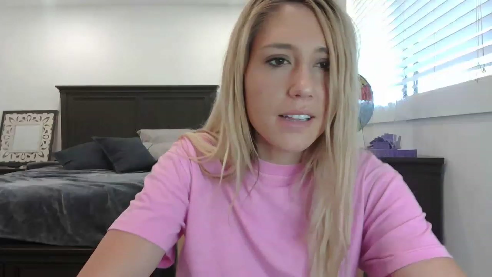 Gallery image thumbnail from blondmilf92's myfreecams stream on, 05/18/2023, 18:35 image 8 of 20