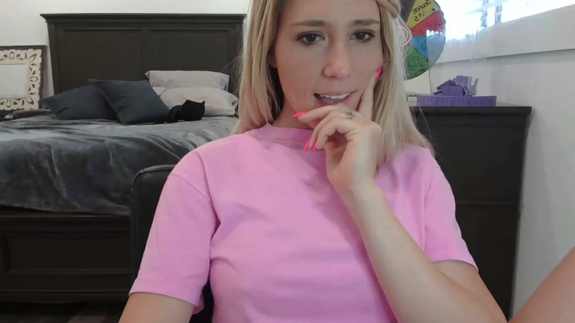 Gallery image thumbnail from blondmilf92's myfreecams stream on, 05/18/2023, 18:35 image 14 of 20
